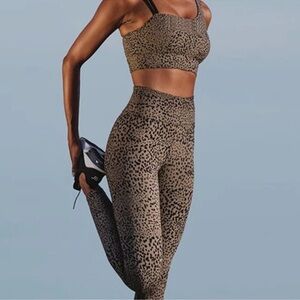 Alo Yoga NWOT Yoga Vapor High-Waist Leopard-Print Leggings Medium